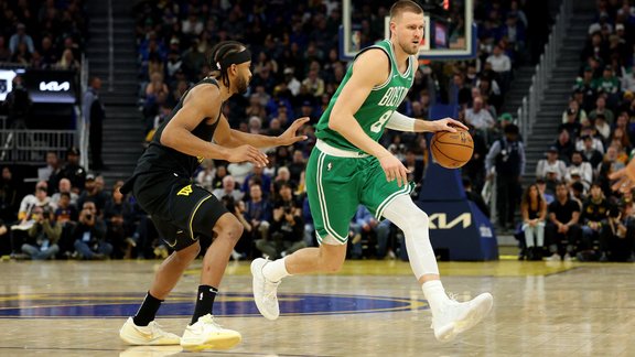 Porziņģa rezultativitāte veicina "Celtics" graujošo uzvaru pār "Warriors"