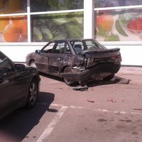 Радиус поражения осколками Audi - 10 метров (обновлено: машину таранили намеренно, видео!)