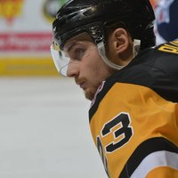 Bļugera 'Penguins' AHL mačā zaudē 'Crunch' komandai ar Gudļevski rezervē