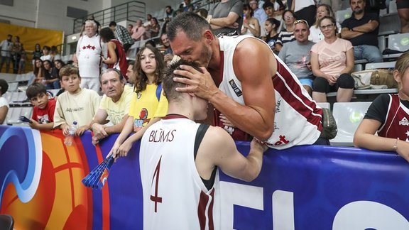 Roberts Blūms, basketbols