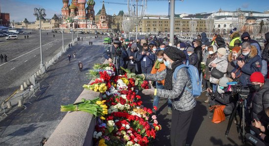 В годовщину убийства Немцова проходят акции в его память