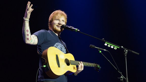 f64_ed_sheeran_160215_09