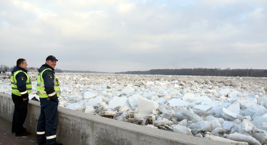 Ūdens līmenis Pļaviņās pazeminās par diviem centimetriem stundā