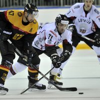 Latvijas hokeja izlase sīvā cīņā pārbaudes spēlē piekāpjas Vācijai