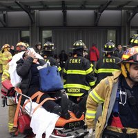 Vilciena avārijā Ņujorkā cietuši vairāk nekā 100 cilvēku