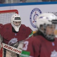 Latvijas sieviešu hokeja izlase ar zaudējumu Ķīnai sāk pasaules čempionātu
