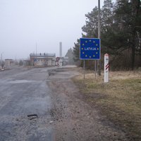Lietuva apsver ieviest 'humāno koridoru' Baltijas valstu pilsoņiem