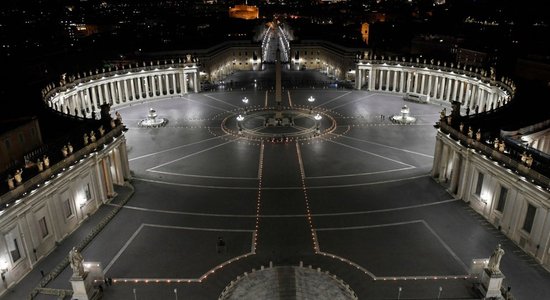 Vatikāna tiesnesis apsūdz kardinālu un deviņas citas personas finanšu noziegumos