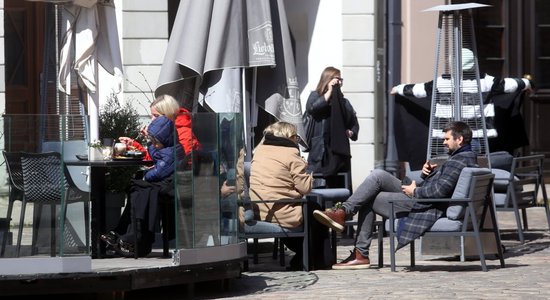 Rīgā gaidāmas būtiskas izmaiņas ielu tirdzniecības un terašu izvietošanas kārtībā