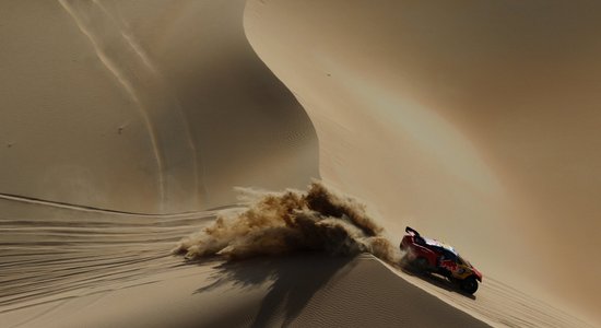 Lēbs rallijreida 'Dakara' posmā vieglo automašīnu klasē svin sesto uzvaru pēc kārtas