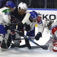 ASV hokejisti pirms tikšanās ar Latviju slinki apspēlē Itāliju