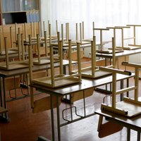 'Covid-19': Rīgas 49. vidusskolā bērnam liek pārtraukt mācības vecāku inficēšanās dēļ