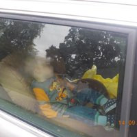 Dzirciemā māte atstāj gadu vecu bērnu ieslēgtu automašīnā