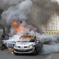 Francijas premjers sola 'bargu sodu' vardarbībā pret policistiem iesaistītajiem