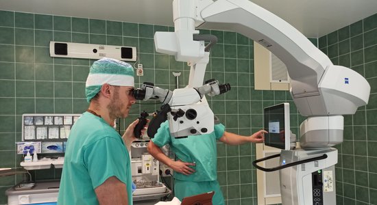 Vidzemes slimnīca par 100 000 eiro tiek pie unikālas iekārtas mugurkaula ķirurģijai