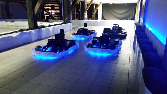 'Blue Shock Race' elektrokartingu halle