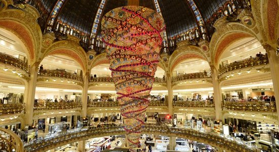 Galeries Lafayette приглашает на "чудовищно веселое рождество"