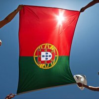 Portugāles kredītreitingu pazemina līdz 'riskantam'