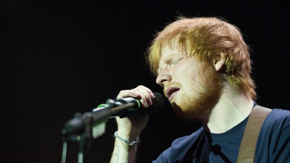 f64_ed_sheeran_160215_16