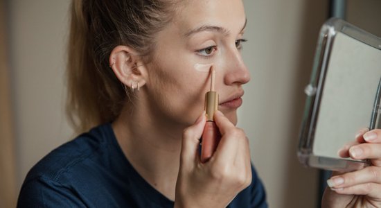 Produkti un meikapa triki, kas palīdzēs nomaskēt spēka izsīkumu