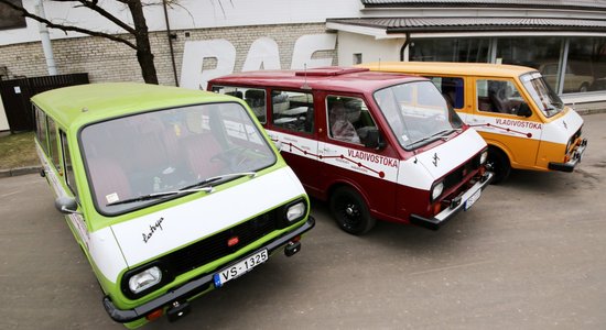 Foto: Ar trim RAF mikroautobusiem atkārtos ekspedīciju uz Vladivostoku