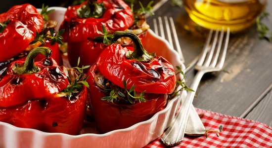 Pildīta paprika ar sēnēm un rīsiem