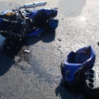 Jelgavā sadursmē ar džipu iet bojā motocikla vadītājs