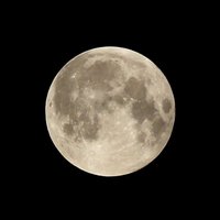Pirmdien Latvijā būs vērojams pilns Mēness aptumsums