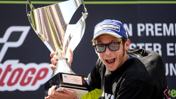 Rossi uzvar "MotoGP" posmā Katalonijā - 1