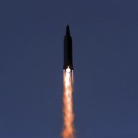 Ziemeļkoreja izšāvusi starpkontinentālu ballistisko raķeti