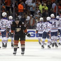 'Oilers' hokejistiem otrā uzvaru Rietumu konferences pusfinālā, 'Blues' panāk izlīdzinājumu