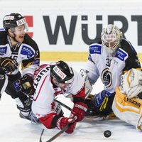 Elvis Merzļikins un 'Lugano' komanda iekļūst Šveices hokeja čempionāta finālā