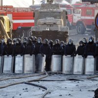 Nemieri Ukrainā nerimst: aug barikādes un klīst runas par pamieru