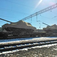 Krievijas lepnums – tanks 'Armata' – divas reizes salūzis parādes mēģinājumu laikā