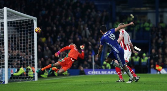 'Chelsea' futbolisti izcīna 13.uzvaru pēc kārtas un tuvojas 'Arsenal' premjerlīgas rekordam