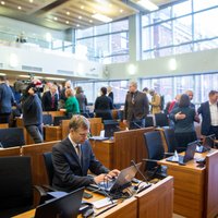 Новая коалиция Рижской думы обязалась заморозить депутатские зарплаты