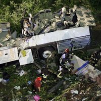 Autobusa avārijā Itālijā iet bojā vismaz 38 cilvēki