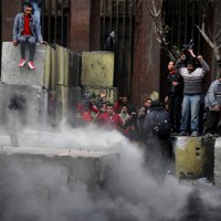 Revolūcijas gadadienas priekšvakarā Ēģiptē notiek protestētāju sadursmes ar policiju