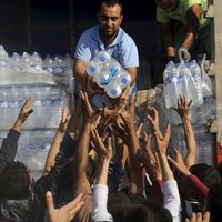 Kipras piekrastē izglābts kuģis ar 114 Sīrijas bēgļiem; pie Ēģiptes krastiem aizturētas zvejas laivas ar 228 migrantiem