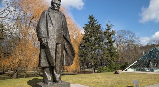 Rīgas domnieki ļauj demontēt vēl trīs padomju varu simbolizējošus pieminekļus