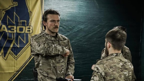 "Mums pietrūks smadzeņu un prasmju" nevis cilvēku: "Azov" komandieris kritizē virsniekus