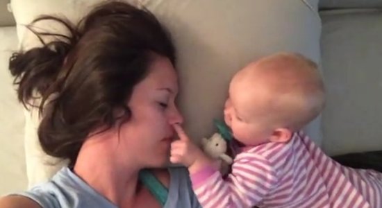 ВИДЕО: Ролик с младенцем-"будильником" стал новым хитом YouTube