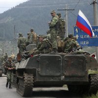 Gruzijas separātiskajos reģionos palicis mazāk Krievijas karavīru, vēsta ES novērotāji