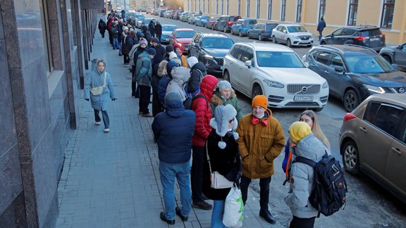 rinda pie bankomātiem Krievijā - 1