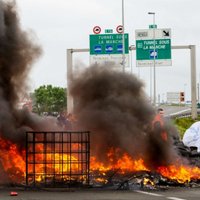 Nemieri pie Lamanša: protestu dēļ apturēta transporta un prāmju satiksme
