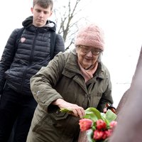 ФОТО: В Риге почтили память жертв сталинских депортаций 1949 года