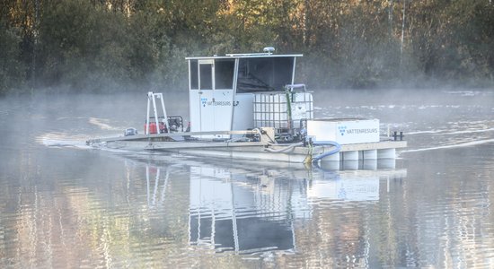 Foto: Velnezers un tā zivis izglābtas – kā notika attīrīšanas darbi