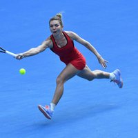 Pasaules ranga līdere Halepa dramatiskā cīņā sasniedz 'Australian Open' finālu