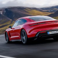 "Porsche" papildina "Taycan" ar trīs jaunām modeļu versijām