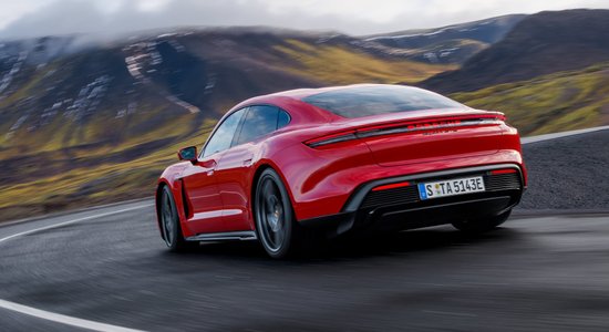 "Porsche" papildina "Taycan" ar trīs jaunām modeļu versijām